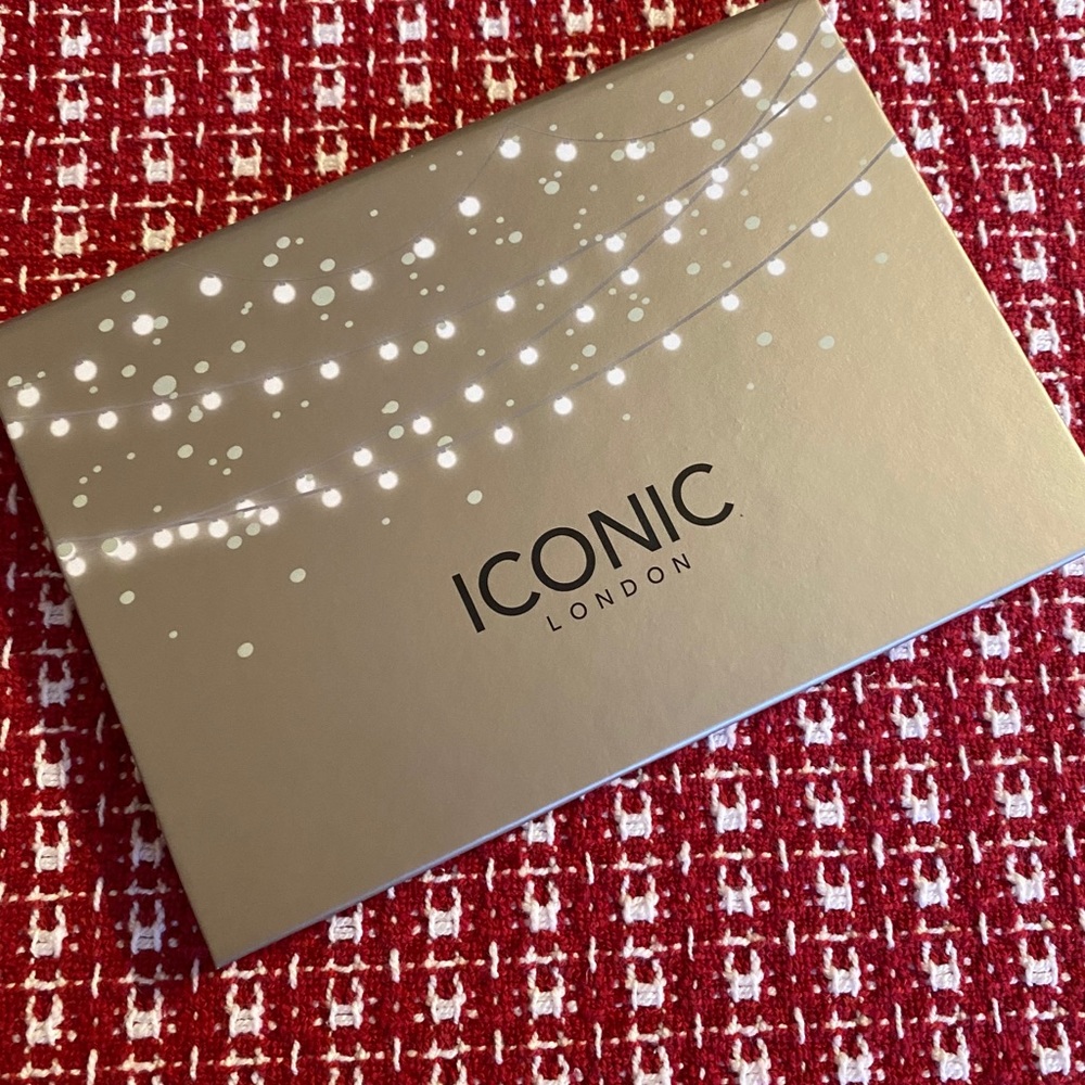 Contour and blush palette